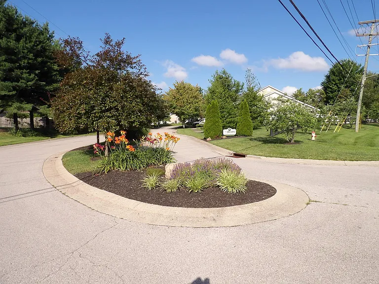 108 Charleston Ct — Photo 2