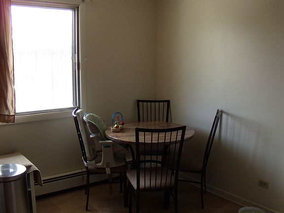 5th image of 516 S Schroeder Ave