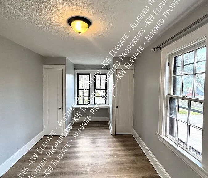 983 Greyton Rd — Photo 8