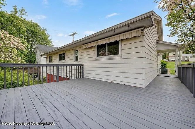 1020 W Market St — Photo 15