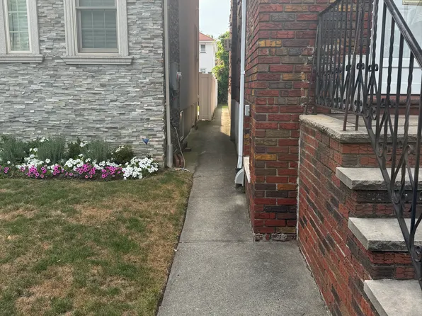 1572 East 28th Street image 3 of 5