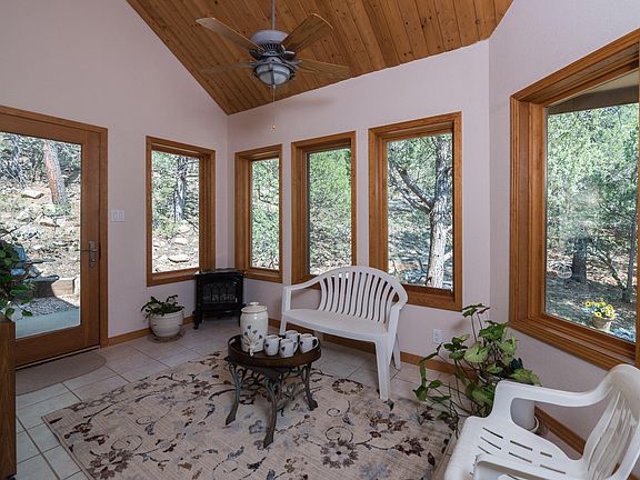 5th image of 19 Brandy Ln