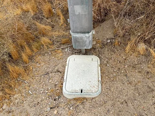 8818 Rose Eden Dr, Morongo Valley, CA 92256