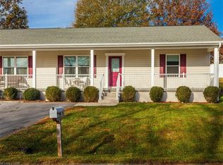 77B E Meadow Ln, Horse Shoe, NC 28742