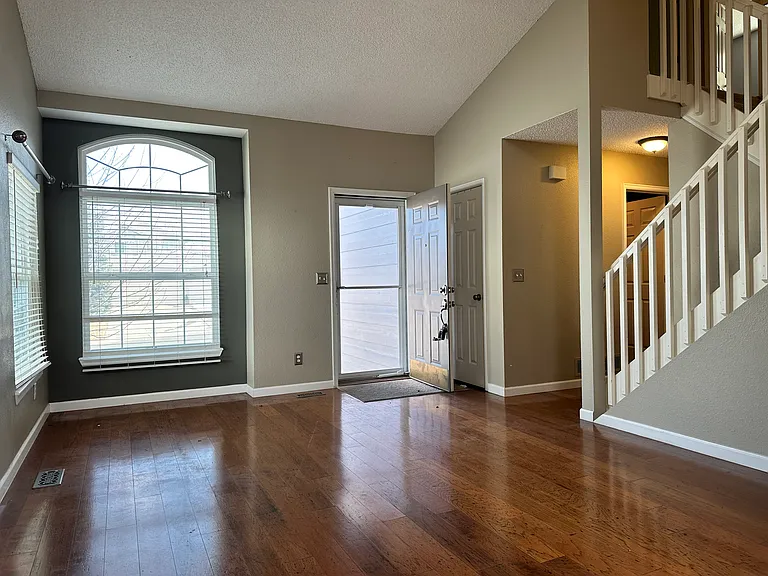 10149 Woodrose Ct — Photo 2