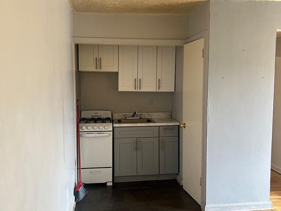 2nd image of 714 Sanford Ave #10C