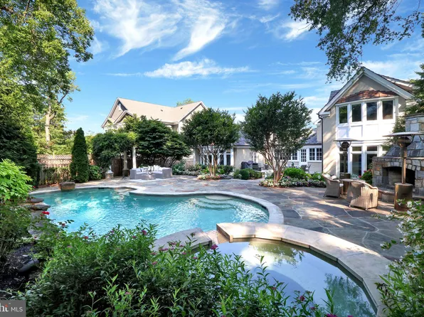 5606 Wilson Ln, Bethesda, MD 20814