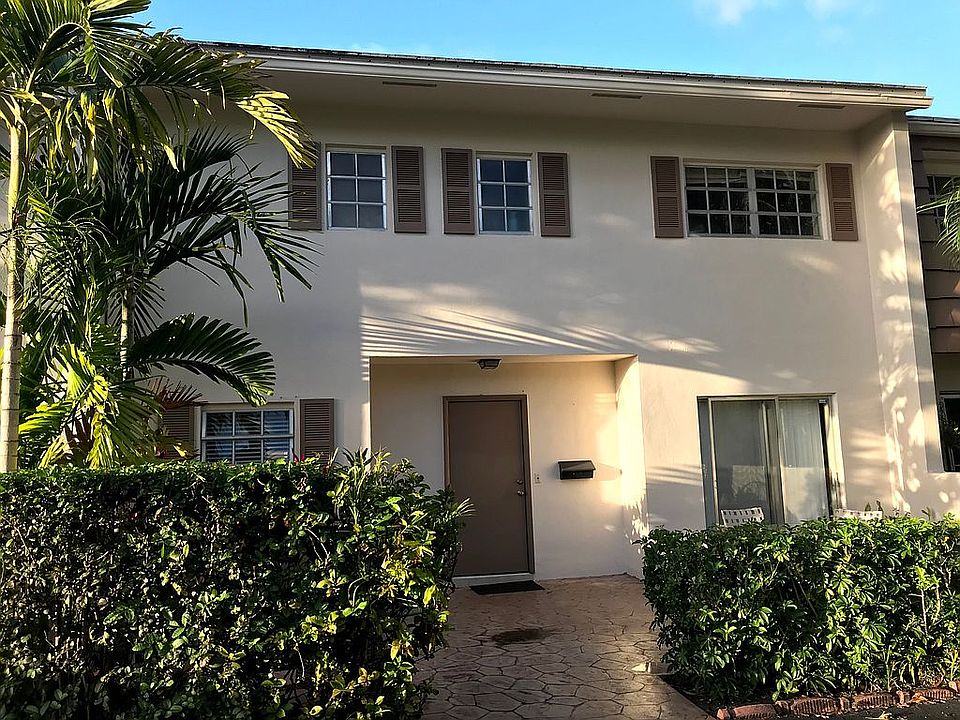 1st image of 3139 N Palm Aire Dr #3139