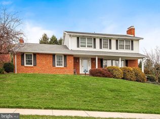 3710 Starview Dr, York, PA 17402