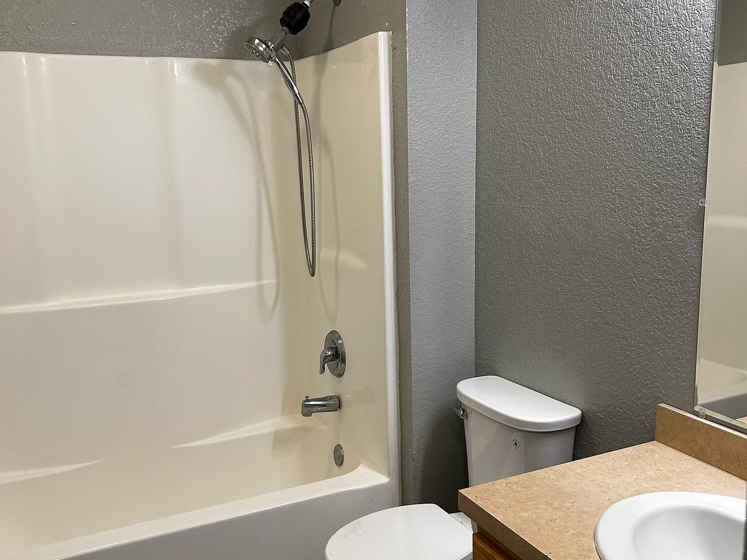 2 bed, 951 sqft, $1,200 — Photo 2