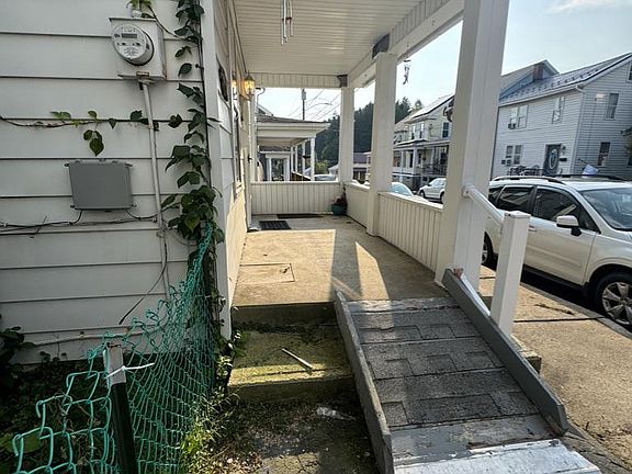 3rd image of 410 Elizabeth St