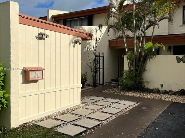 10688 SW 76th Ter, Miami, FL 33173