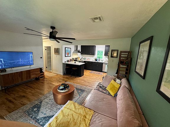 3rd image of 601 S Ray Ave