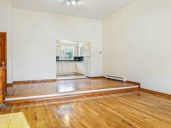 4th image of 41-43 Little Neck Pkwy #4