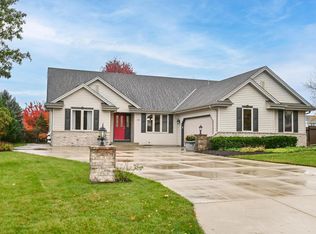 937 W Riverside Dr, Oak Creek, WI 53154