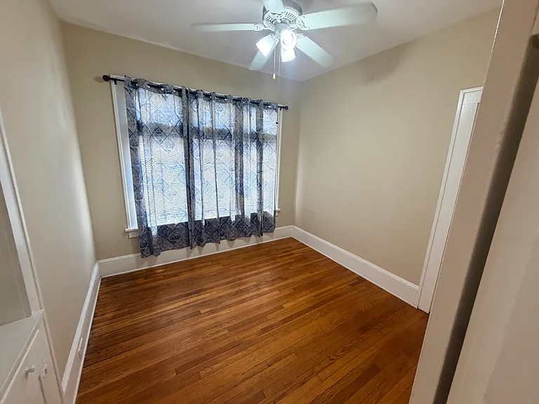 247 1/2 Kings Hwy — Photo 11