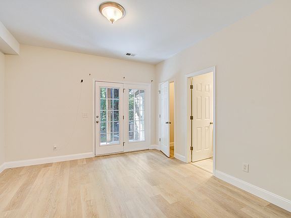 3rd image of 4628 N Palm View Cir