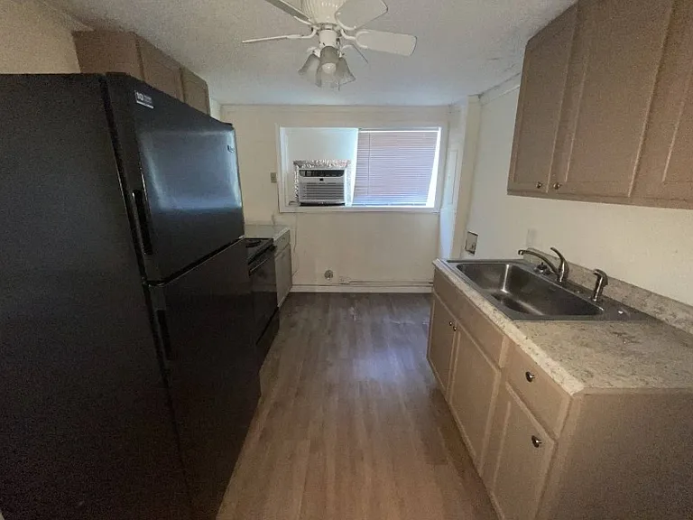 182 Chestnut St — Photo 8