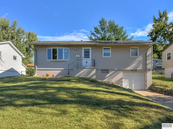 8618 Birch Dr, La Vista, NE 68128