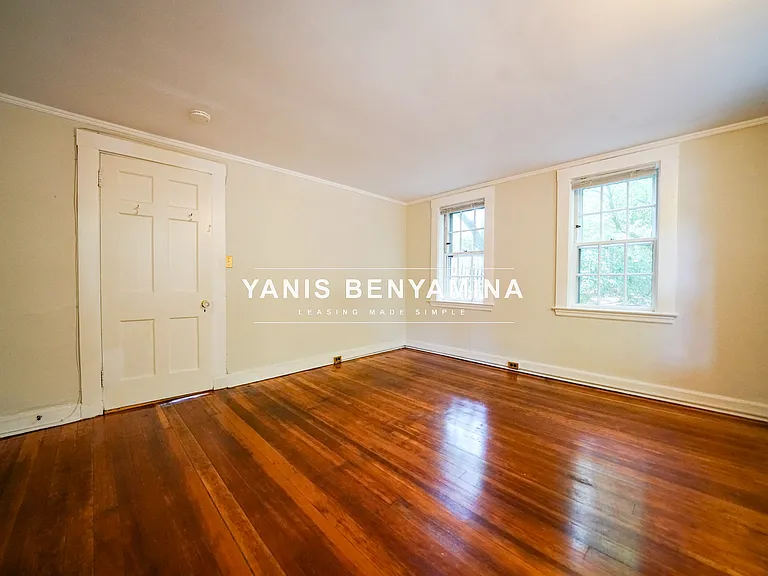 38 Gibson St #3 — Photo 8