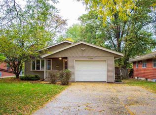 2620 Burrmont Rd, Rockford, IL 61107