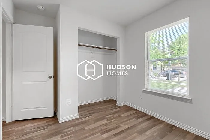 1603 Cole St — Photo 8