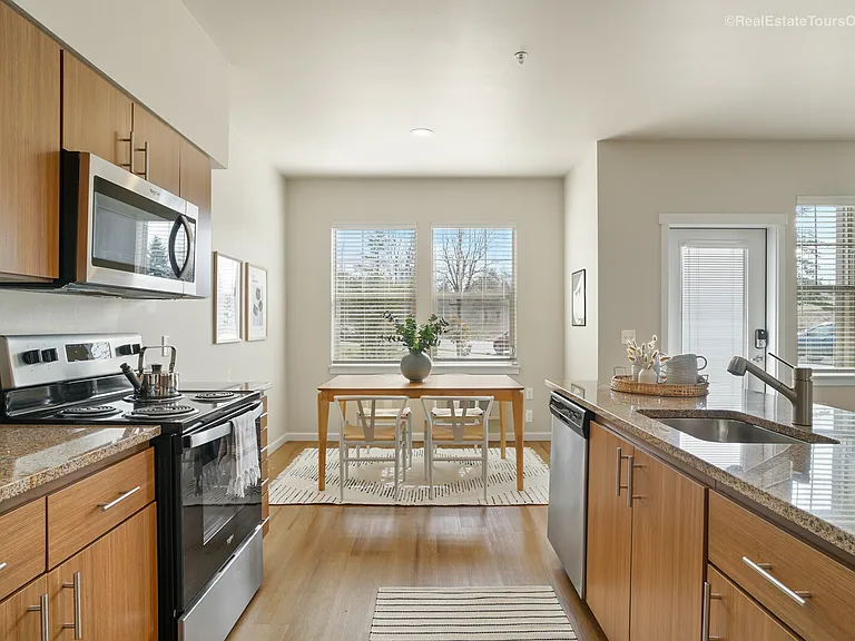 The Grove Apartments — Photo 9