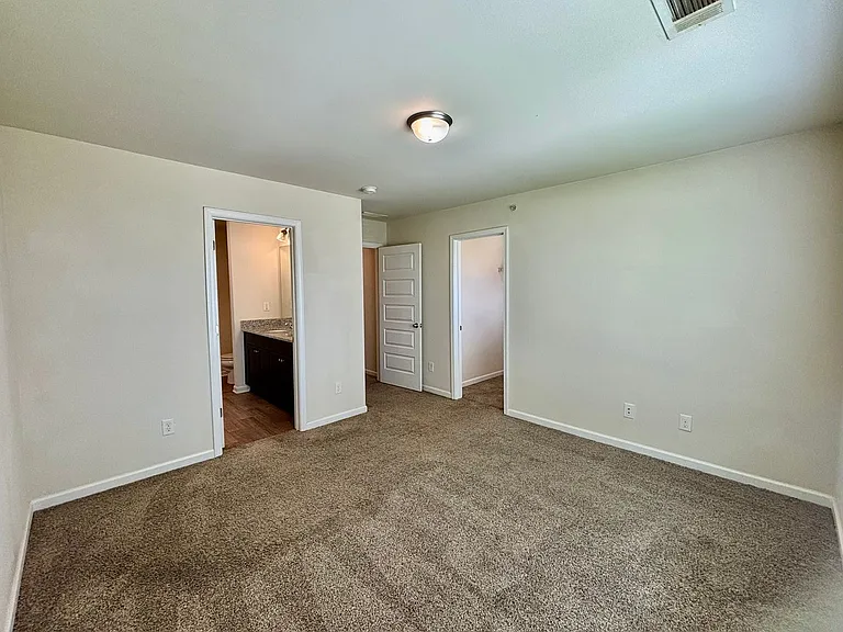 629 Carlton Pointe Dr — Photo 8