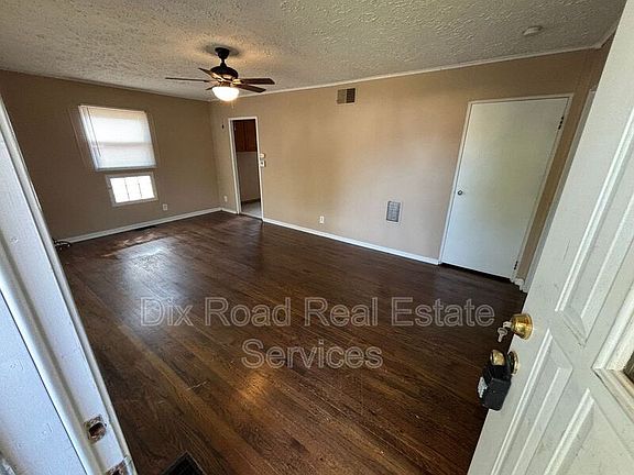 4th image of 912 Sorg Pl