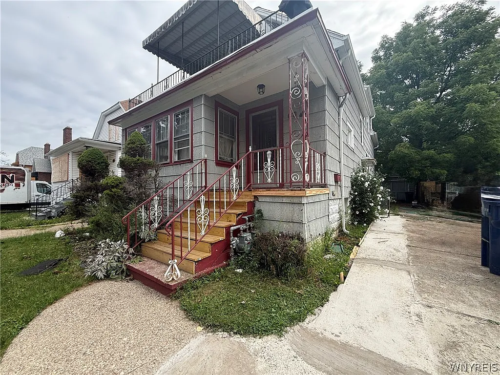 2 bed, 1.0 bath, 1842 sqft, $1,250 — Photo 2
