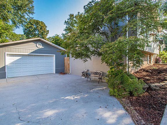 3rd image of 6205 Silver Bell Cir