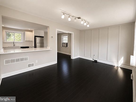 5th image of 256 W Beidler Rd
