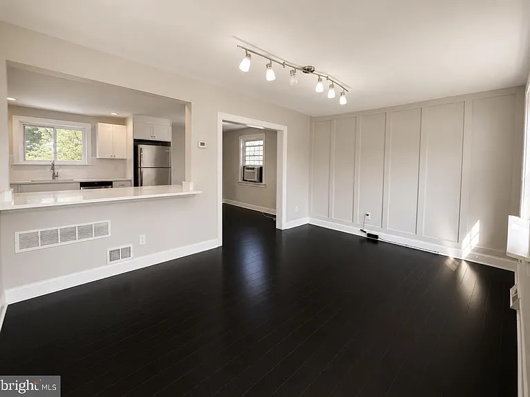 256 W Beidler Rd — Photo 5