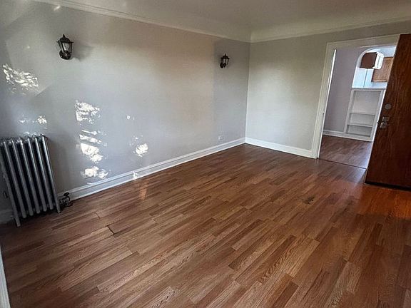 4th image of 2900-04 N Laramie Avenue W George St #5206-3
