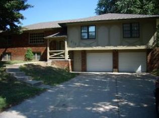 613 Woodcrest Dr, Saint Joseph, MO 64506