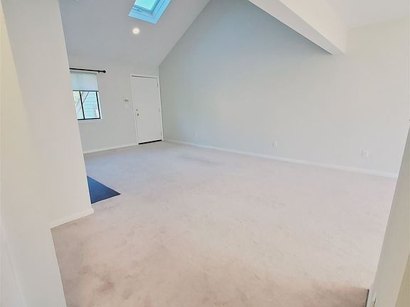 4th image of 2289 Bedford St #2