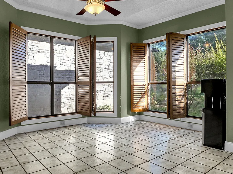 306 Country Wood Dr — Photo 15