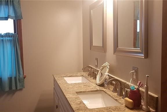 3rd image of 814 Allwine Ave