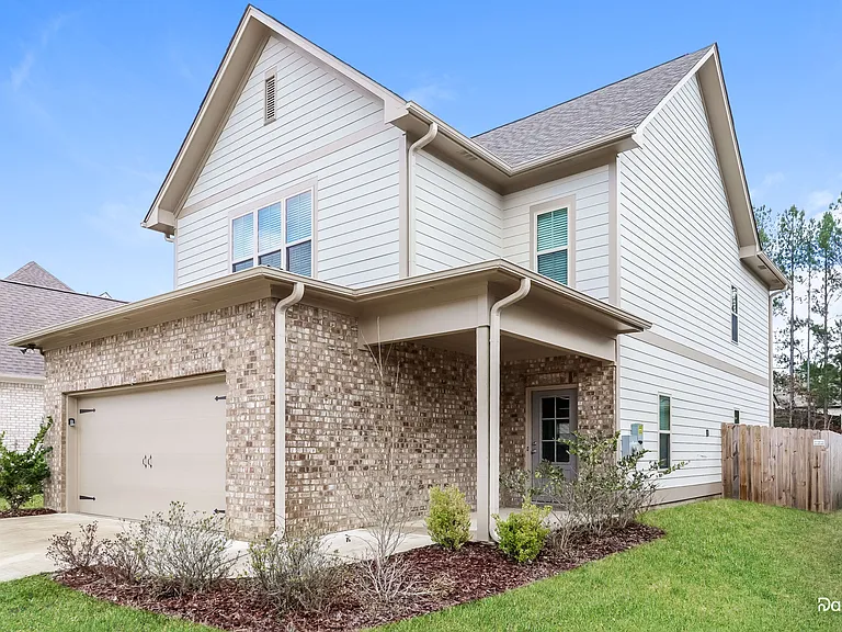 2078 Springfield Dr — Photo 2
