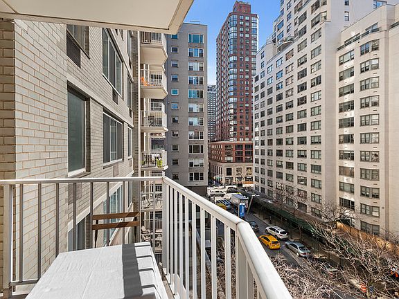 4th image of 220 E 65th St APT 6F