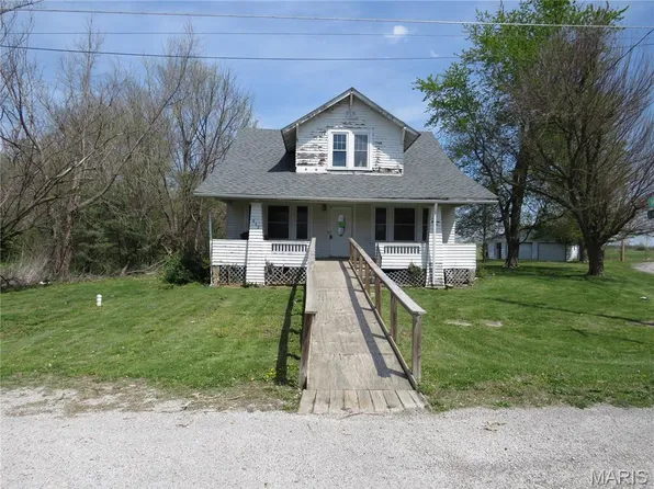 415 E Water St, Wellsville, MO 63384