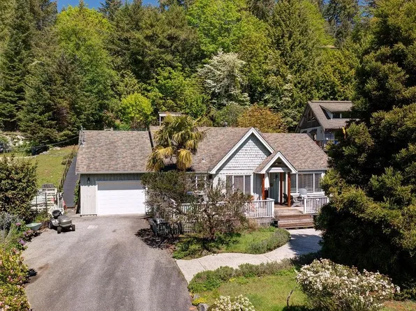 4717 Sinclair Bay Rd, Sunshine Coast, BC V0N 1S1