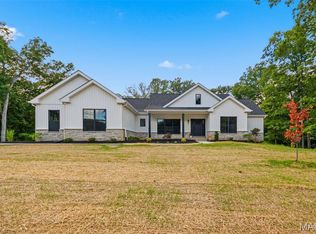 15 Woodline Dr, Winfield, MO 63389
