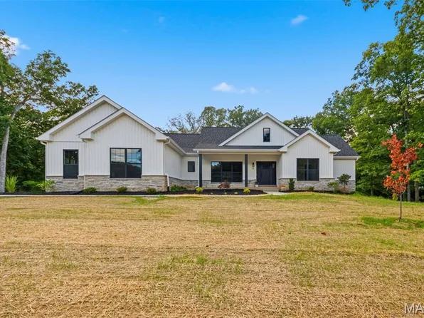 15 Woodline Dr, Winfield, MO 63389