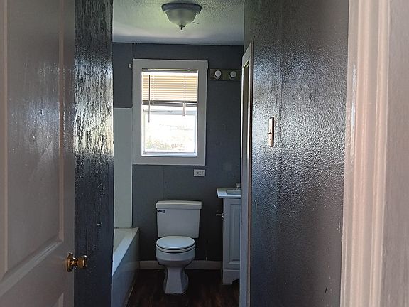 3rd image of 1214 Dalview Ave