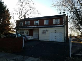10 Mohawk Dr, North Babylon, NY 11703