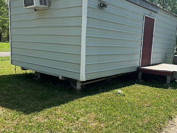 2nd image of 3696 Dalton St