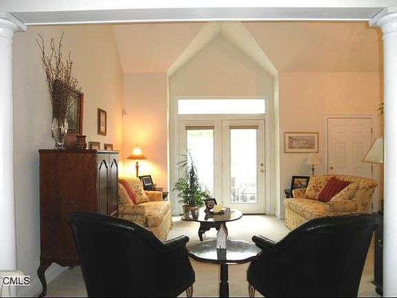 4th image of 5 Southwick Ct N