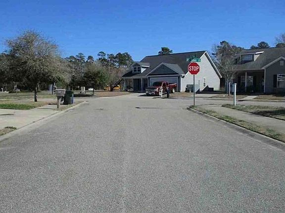 Exterior Neighborhood (street photo)