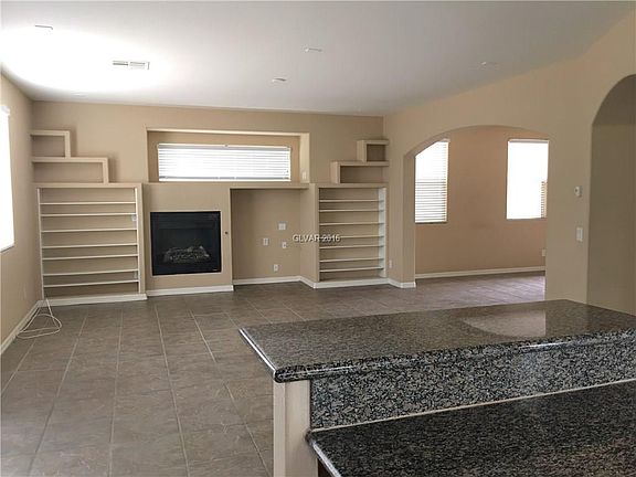4th image of 530 Newberry Springs Dr
